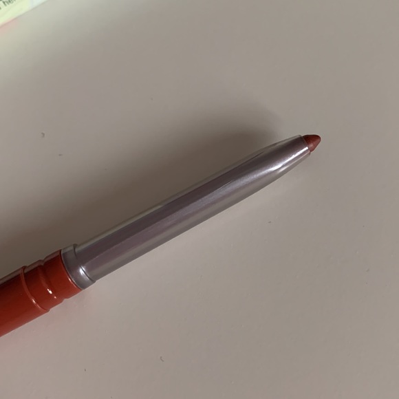 NEW Clinique lip liner - Picture 3 of 4